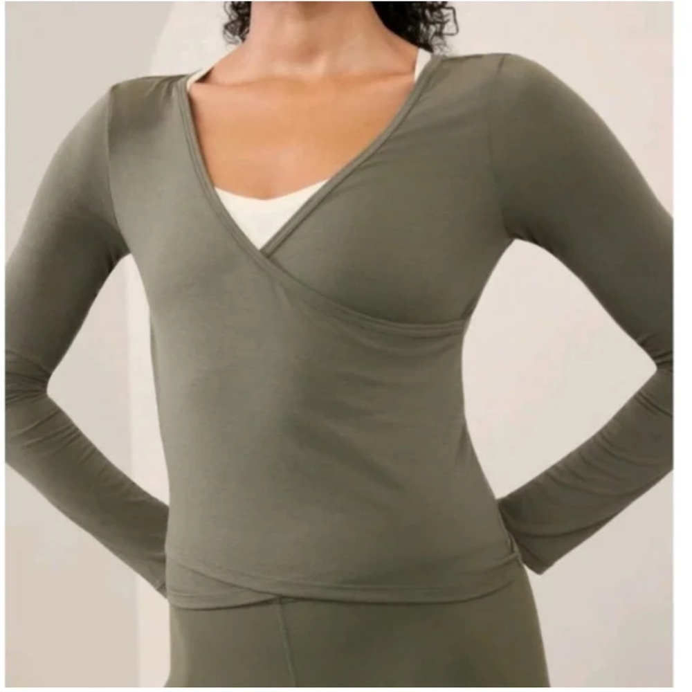 *NWT* Athleta Fast Track With Ease Reversible Top